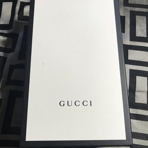 Gucci women’s shoes fits size 8.5 us
